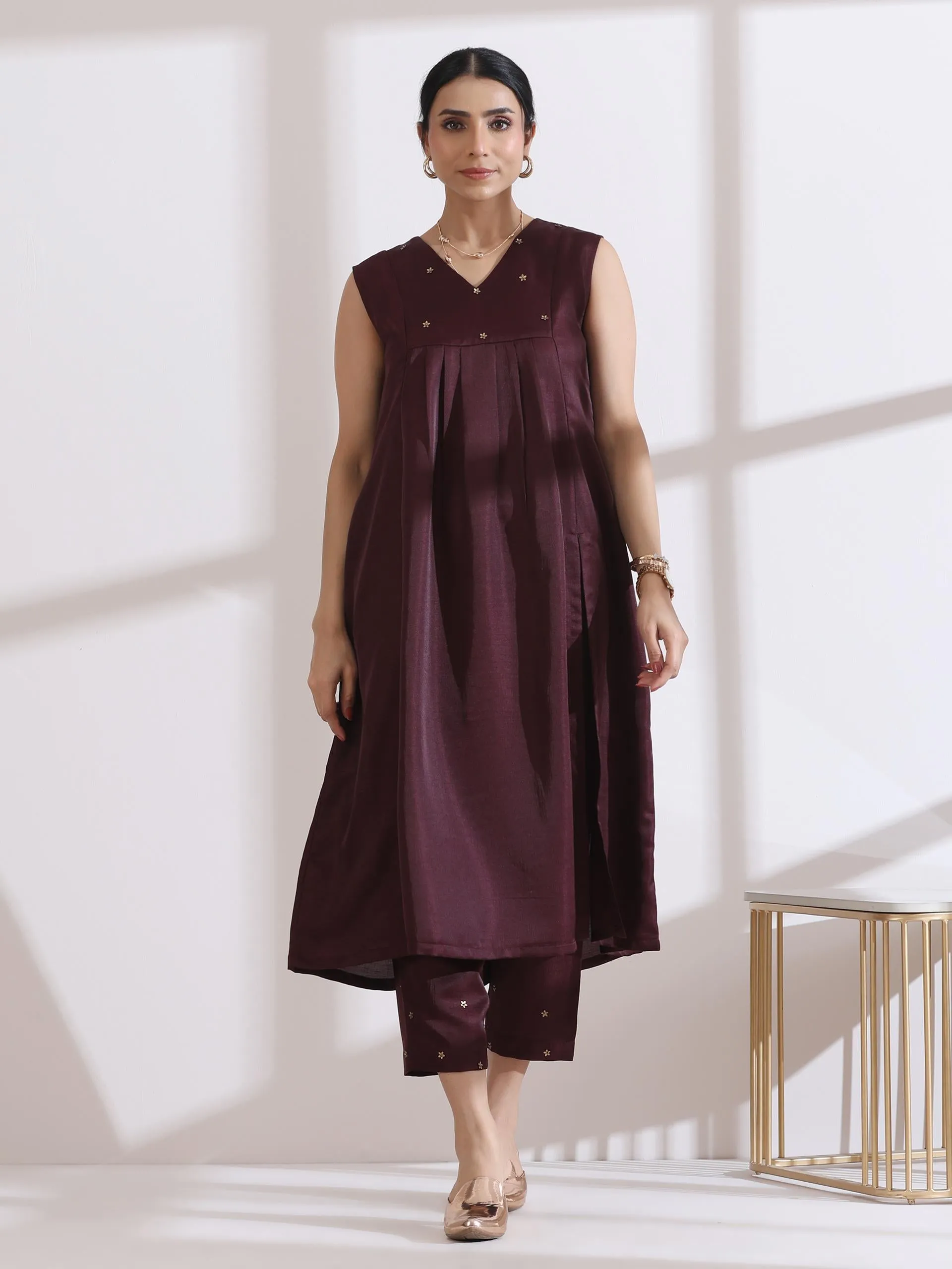2 Pc Set - Prf'T Lux Chocolate Sleveless Kurta With Beads And Pants
