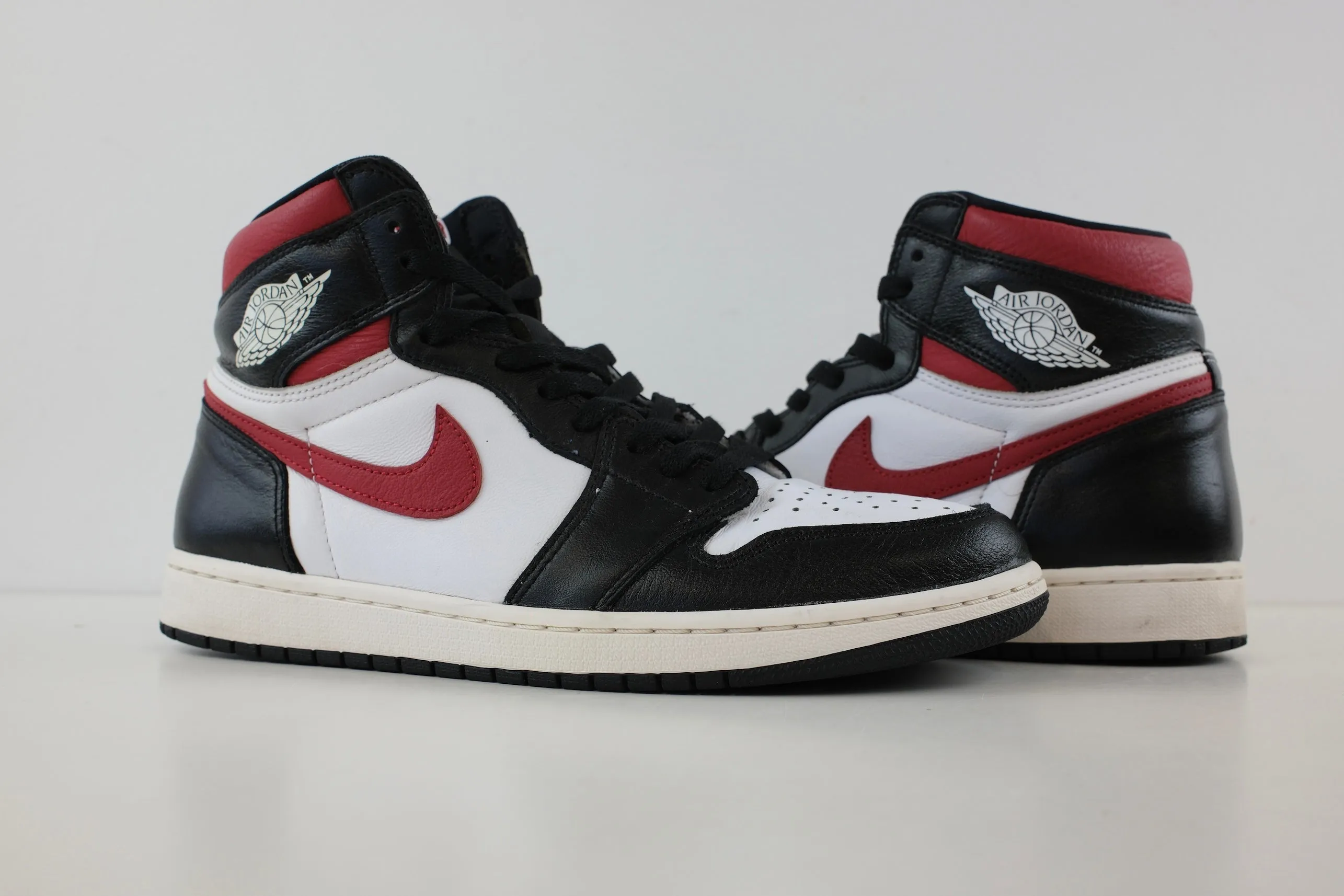 Air Jordan 1 Retro High Black Gym Red