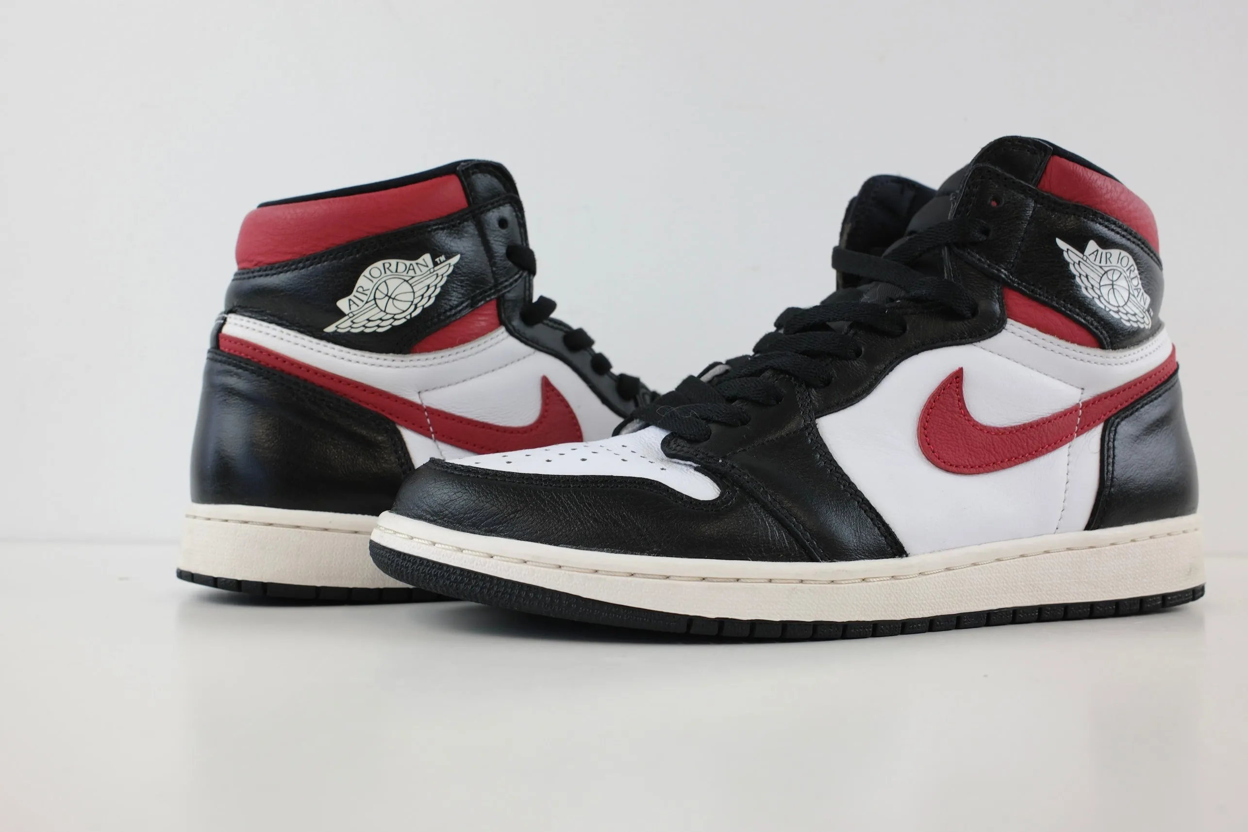 Air Jordan 1 Retro High Black Gym Red