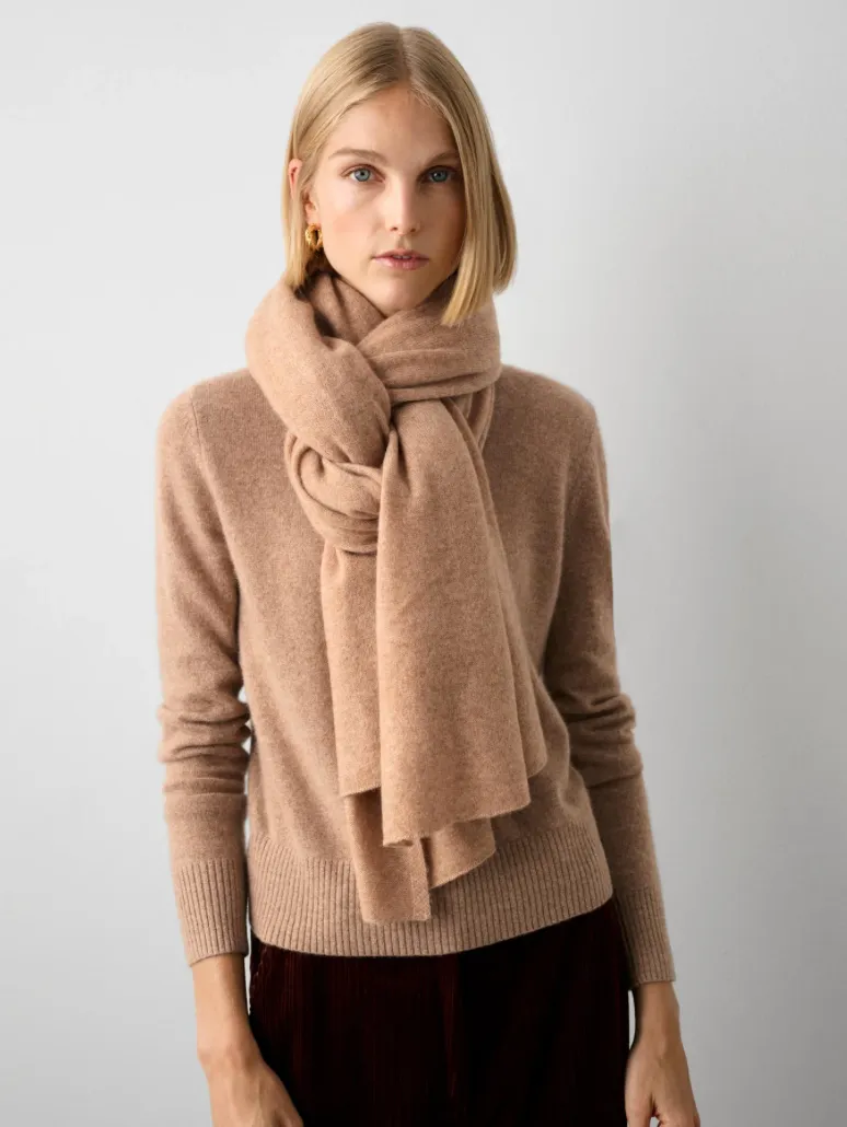 CASHMERE TRAVEL WRAP IN CAMEL HEATHER