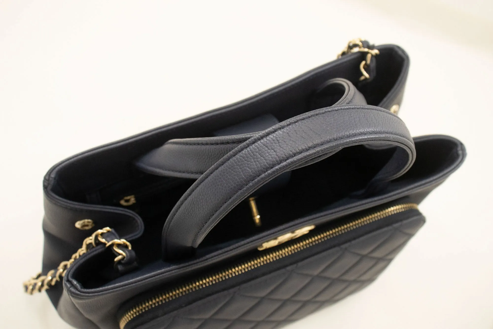 CHANEL Navy Grained Calfskin Leather Shoulder Bag Handbag Quilted p44