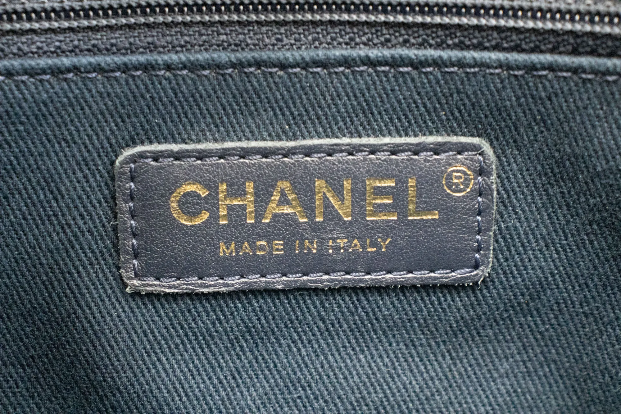 CHANEL Navy Grained Calfskin Leather Shoulder Bag Handbag Quilted p44
