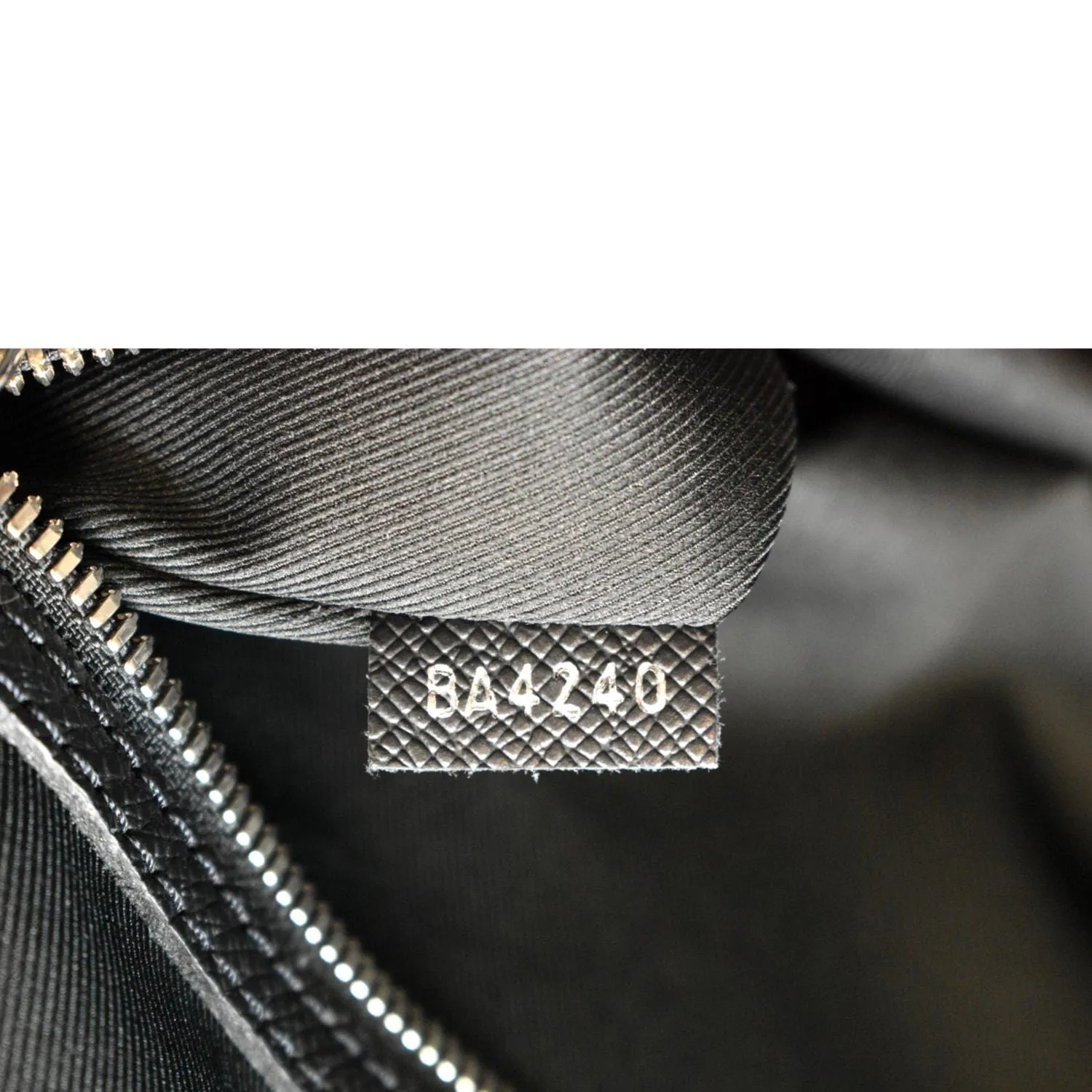 LOUIS VUITTON Keepall 50 Bandouliere Monogram Taiga Leather Travel Bag Black