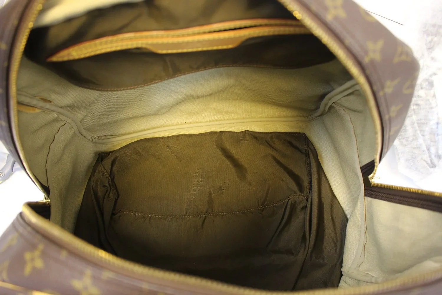 LOUIS VUITTON Monogram Evasion Brown Boston Travel Bag